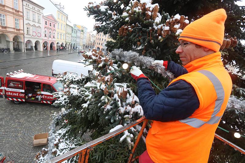 Zdobení vánočního stromu v Českých Budějovicích