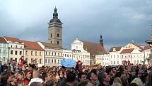 Panika na českobudějovickém náměstí Přemysla Otakara II. propukla při soukromé akci, kterou pořadatel nezvládl.