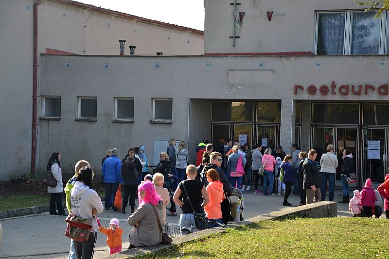 V sobotu se v Nových Hradech uskutečnil 6. ročník burzy dětského oblečení.