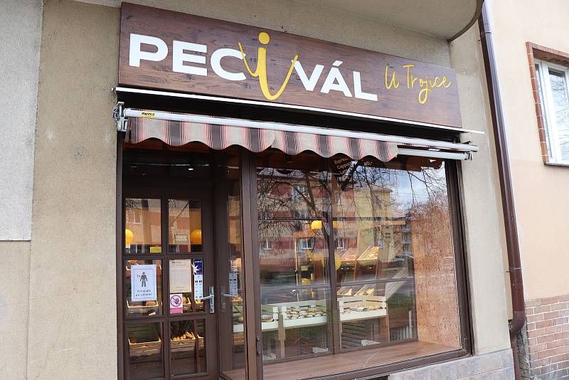 Nová prodejna Pekárny Srnín je otevřena na Pražské ulici v Českých Budějovicích u zastávky MHD U Trojice a nabízí převážnou část sortimentu této pekárny.