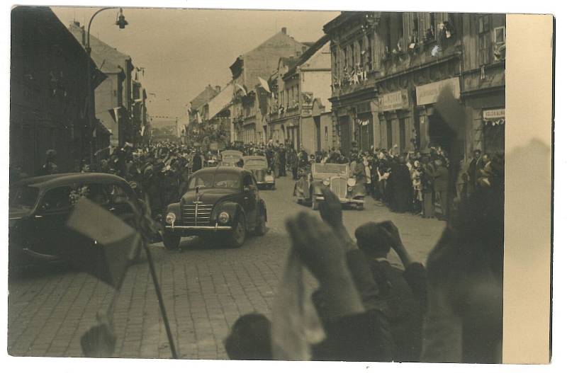 Snímky zachycují jižní Čechy těsně po válce po 8.5.1945.