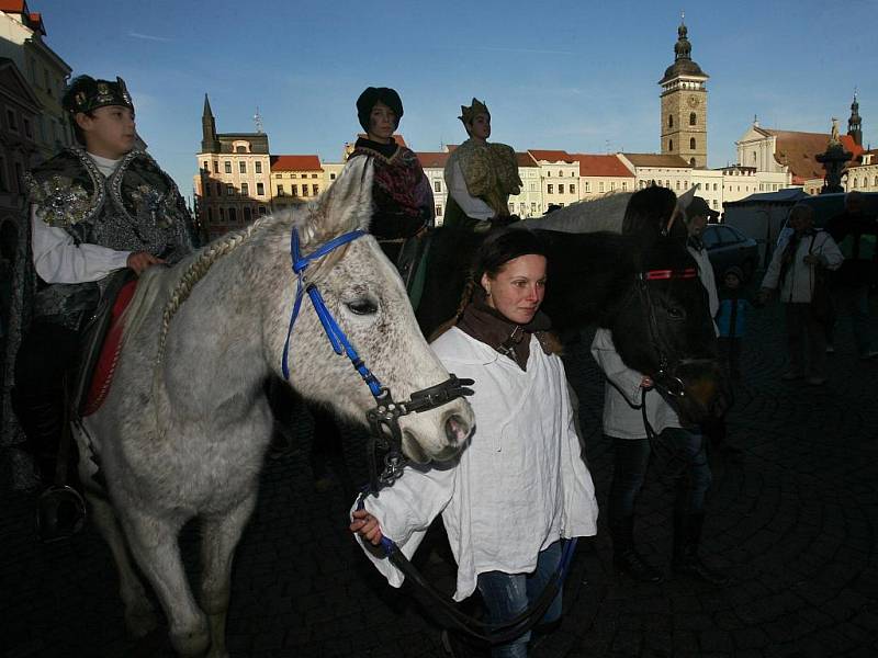 Třináctiletý Jiří Komberec ztvárnil jednu z hlavních rolí při včerejším zahájení Tříkrálové sbírky.