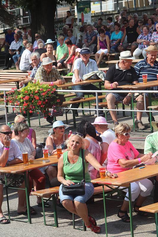 Žižkovo náměstí v Trhových Svinech zaplnily od pátku do neděle davy lidí, aby si poslechly Festival dechových hudeb Karla Valdaufa 2019.