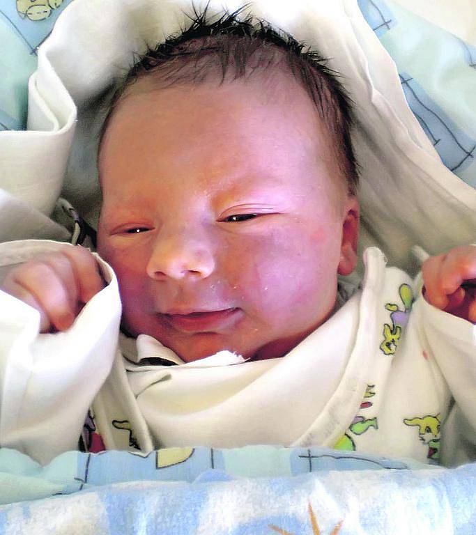 Dvouapůlletá Lucinka už doma ve Zlivi očekává příchod nového člena rodiny. Je jím bráška Ondřej Pavlíček. Narodil se ve středu 19.1.2011 v 8 hodin a 41minut. Porodní váha chlapečka je 3,77 kg.