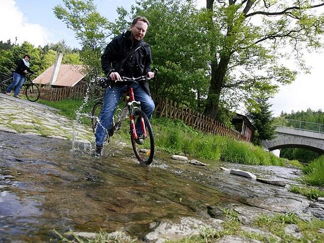 Cyklostezka z Týna nad Vltavou do Litoradlic.