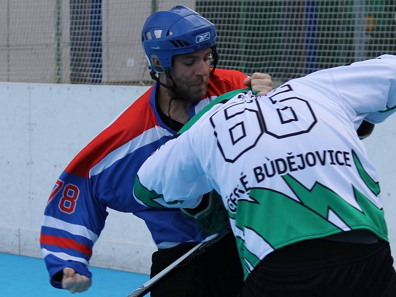 I druhé městské derby zvládla ve čtvrtfinále II. NHbL lépe Betonova. Porazila Pedagog České Budějovice 4:1 a v roli obhájce titulu postoupila do semifinále play off.