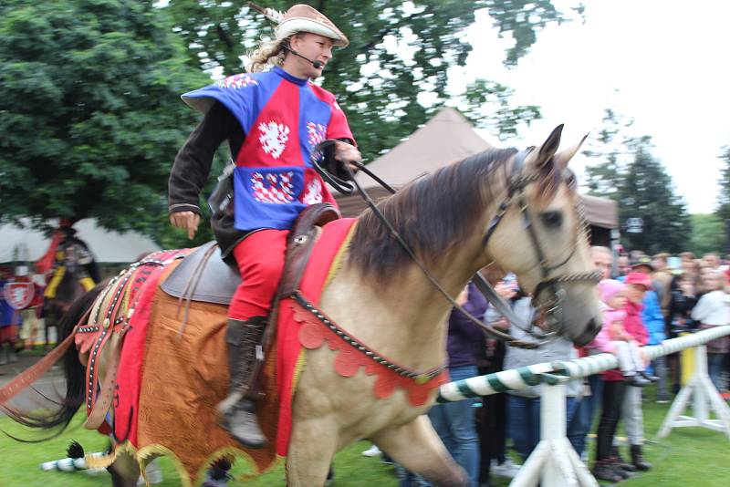 Slavnosti železné a zlaté vyvrcholily v sobotu odpoledne příjezdem krále Přemysla Otakara II. na Sokolský ostrov v Českých Budějovicích.