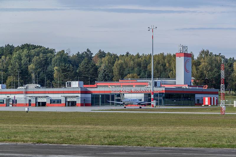 Fotogalerie Letiště České Budějovice Se Chystá Na Historicky První Let Dovolenkářů Do Turecké