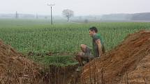 Na obtížnou trať plnou bahna a překážek závodu ARMY RUN na Křivonosce se vydalo více než tisíc nadšenců.