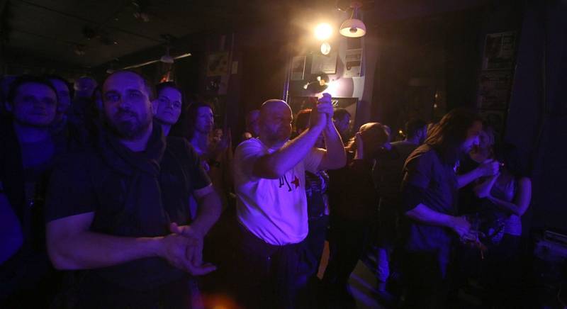 Známý českobudějovický klub Highway 61 má za sebou poslední koncert pod touto značkou. Na rozloučenou tam zahrál 16. ledna 2015 rocker Roman Dragoun s kapelou His Angels.
