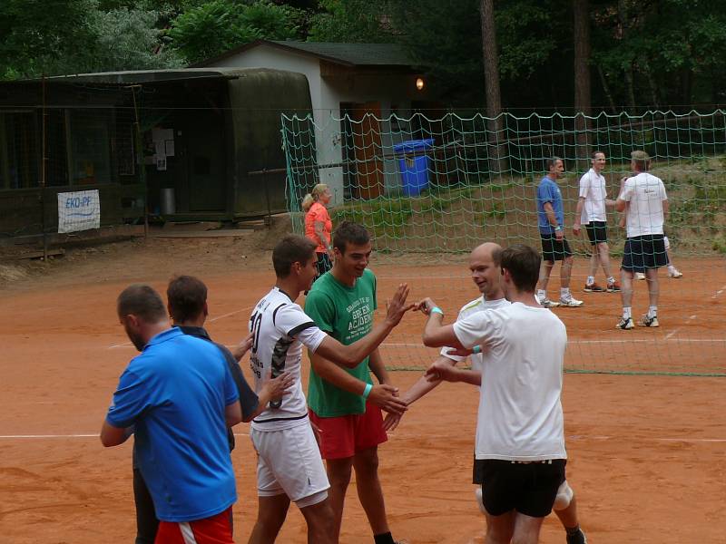 Volejbalový turnaj smíšených rodinných týmů pořádala Hlincovka