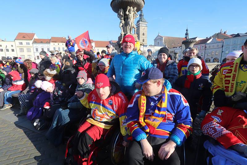 Jiří Mádl točil na českobudějovickém náměstí videospot pro Centrum Arpida.