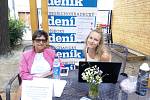 Tento týden jste se v kavárně Deníku mohli poradit se specialistkou projektu Efektivní služby zaměstnanosti Dagmar Spitzenbergerovou (vlevo) z úřadu práce.