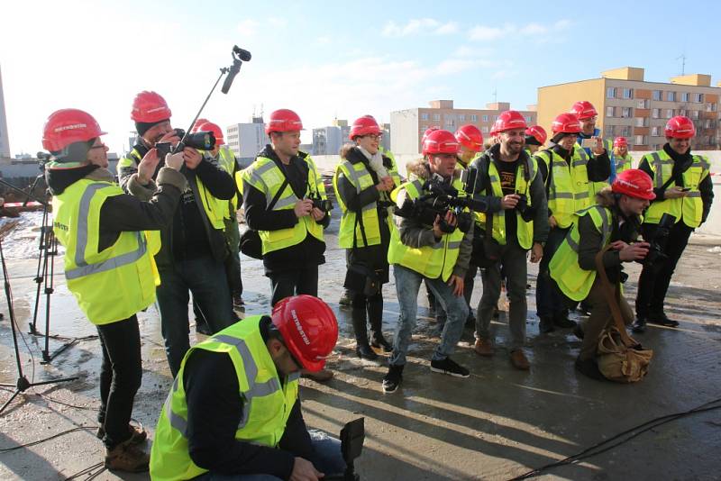 Zvětšené a modernější obchodní centrum na budějovické Pražské třídě se otevře koncem října.