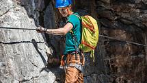 Na skále nad Vltavou mezi Hlubokou a Purkarcem je nová via ferrata, vhodná je i pro rodiny s fyzicky zdatnými dětmi.