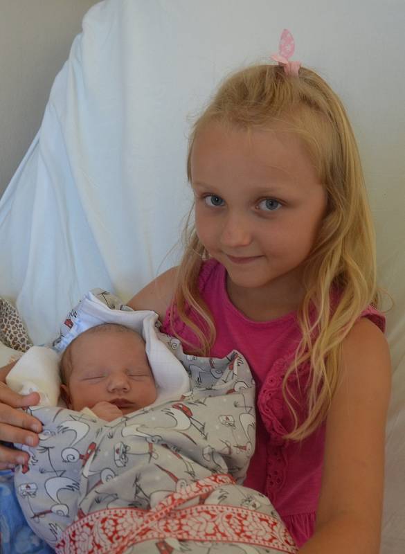 Klaudie Fürstová z Vodňan. Dcera Moniky Veselé a Jana Fürsta se narodila 1. 8. 2022 v 5.26 hodin. Při narození vážila 3150 g a měřila 49 cm. Doma ji přivítala sestřička Sabina (7).
