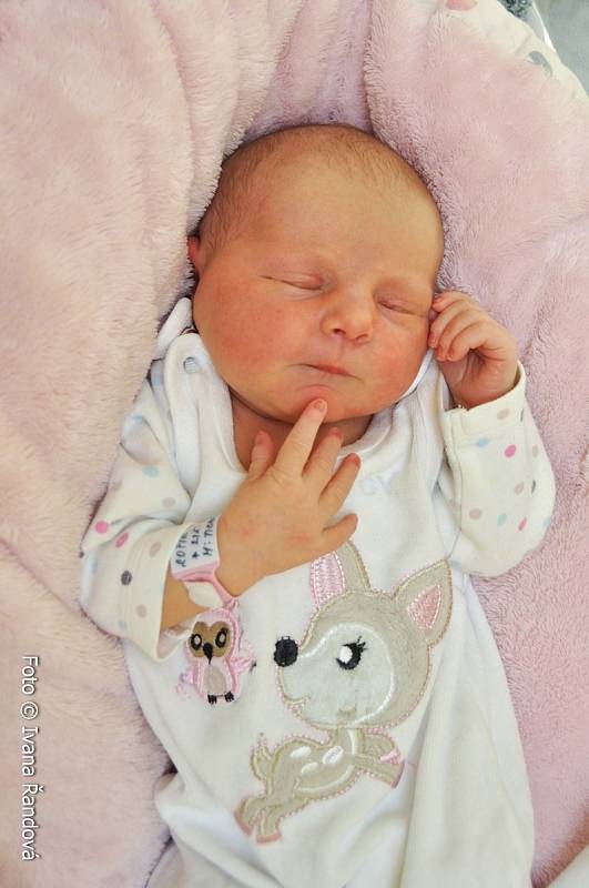 Sofie Tichá. Rodiče Nikola a Vincent Tichých se radují z narození dcerky. Na svět přišla 21.5.2022 v 18.06 hodin s váhou 3310 g. Na malou sestřičku se doma těšila Kristýnka (6).