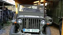 Exponáty v ledenickém muzeu vojenských, historických a válečných vozidel.