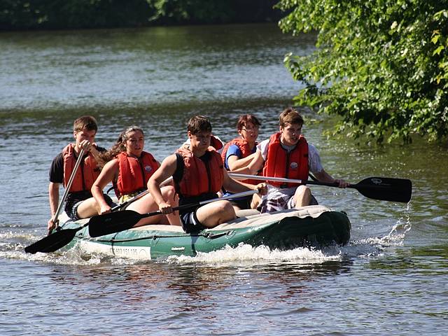 Na slepém rameni Malše se uskutečnil třetí ročník sportovní soutěže  Raftové primátorky. Na vodě se utkali studenti budějovických gymnázií.