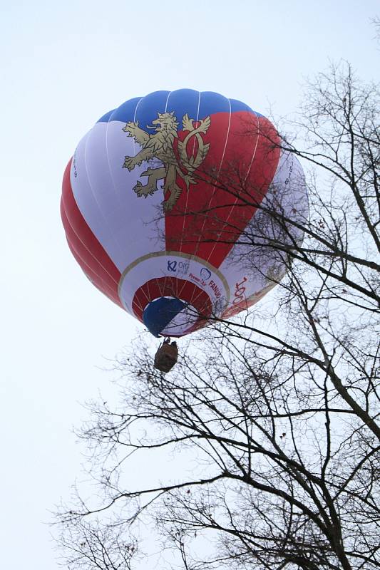 Z náplavky u Vltavy vzlétl balón OK 1918 v národních barvách, na oslavu Dne boje za svobodu a demokracii a Mezinárodního dne studentstva 17. listopadu.