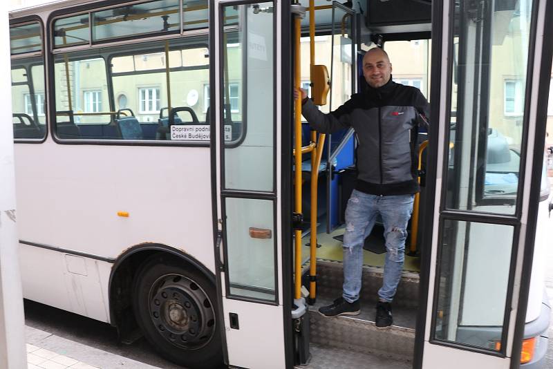 Poslední jízda autobusu Karosa číslo 18 v Českých Budějovicích. Na snímku s řidičem Matyášem Palkovičem.