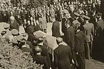 Fotografie z pohřbu Edvarda Beneše v Sezimově Ústí ze dne 10. září 1948.