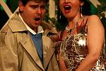 Komickou operu Don Pasquale uvede 2. prosince operní soubor Jihočeského divadla. Na snímku Eva Štruplopvá jako Norina a Tomáš Kořínek jako Ernesto.