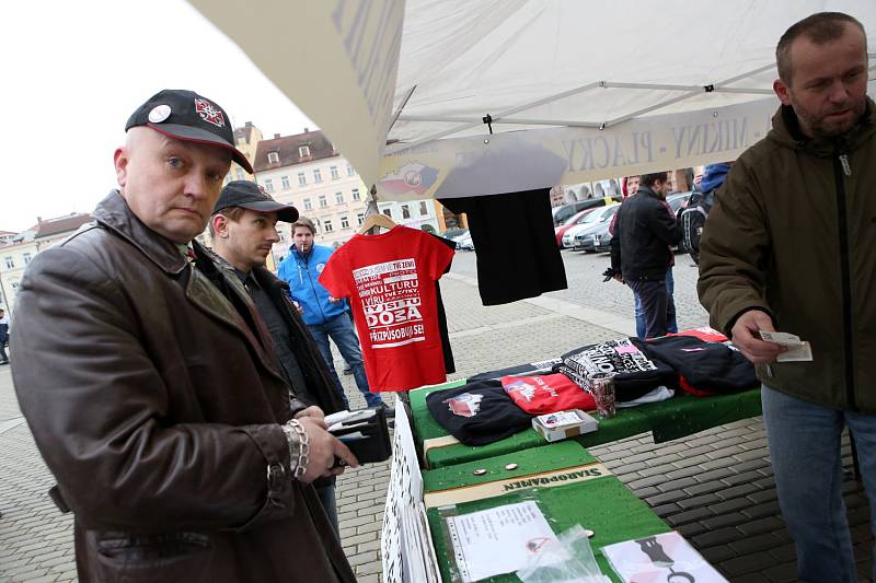 Strakonický deník | V Budějovicích se sešly dvě skupiny demonstrantů |  fotogalerie