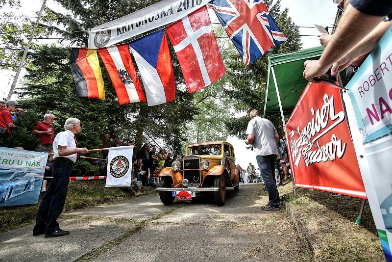 Sobotu si užili milovníci starých aut a motorek s Rallye Křivonoska.