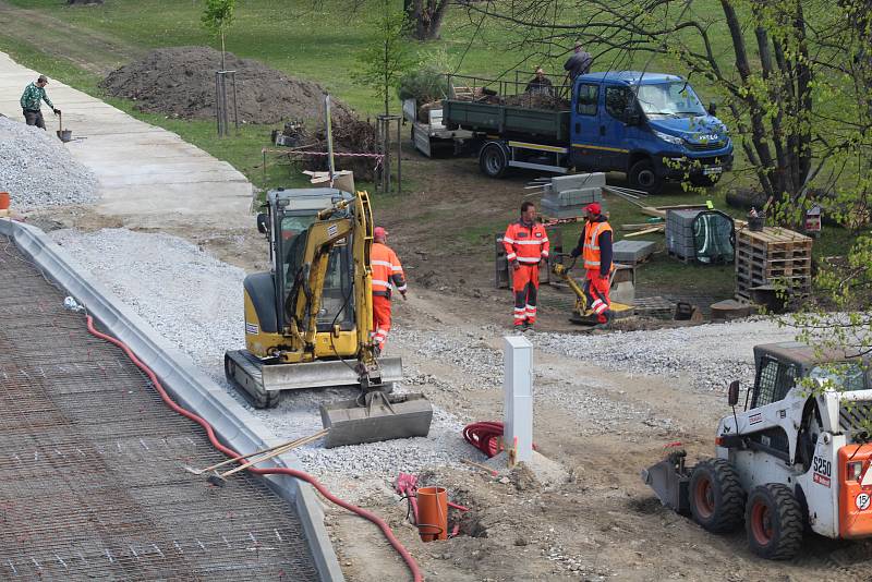 Nová stanoviště MHD na Dlouhé louce