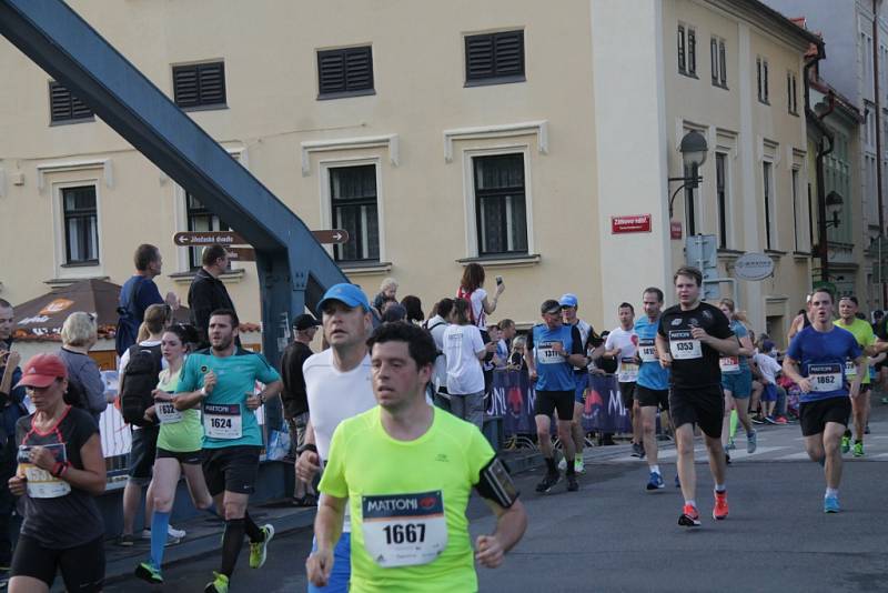 Závodníci Mattoni 1/2Maratonu 2016 v Českých Budějovicích.