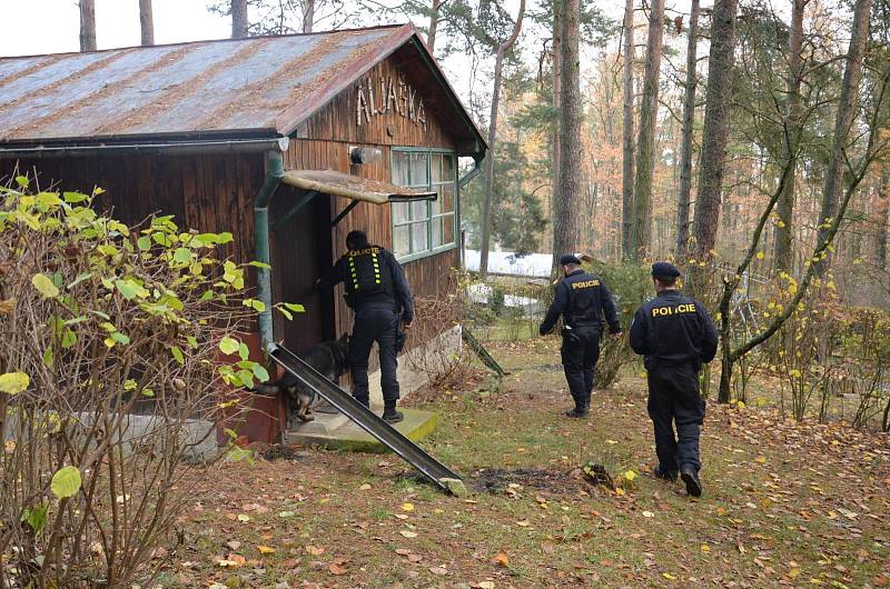 Policisté kontrolují rekreační oblasti, ale zabezpečení chat a chalup je na majitelích. Foto: Policie ČR