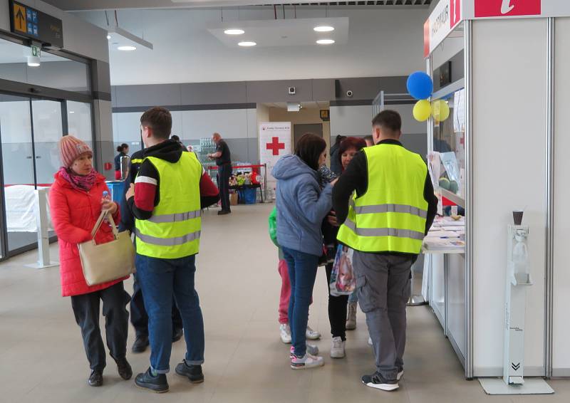 Krajské asistenční centrum pomoci Ukrajině (KACPU) na Letišti České Budějovice v pátek 18. března dopoledne.