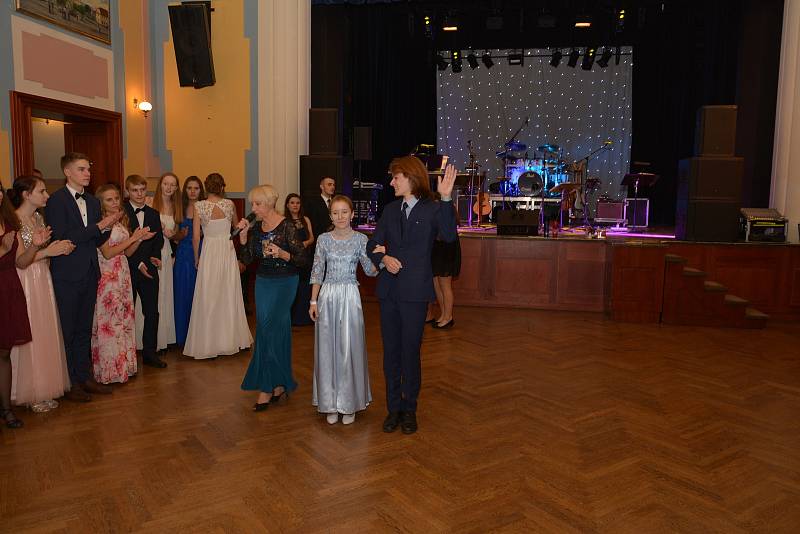 Věneček si v sobotu užili ve vltavotýnské Sokolovně účastníci tanečního kurzu.