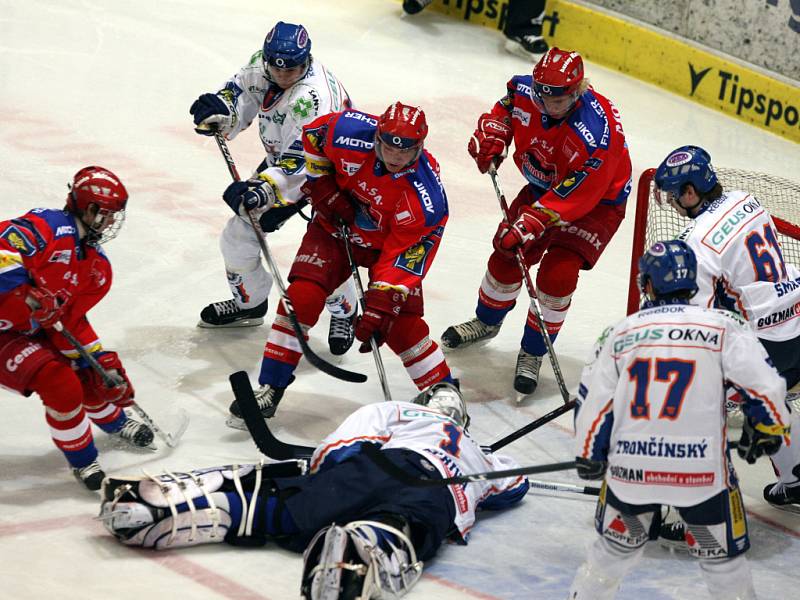 Nedělní zápas playout extraligy ledního hokeje mezi týmy HC Mounfield České Budějovice a HC Geus Okna Kladno.