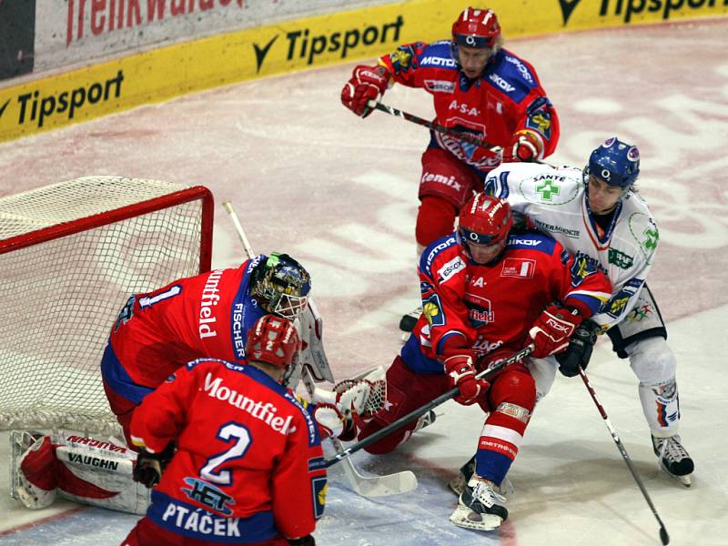 Nedělní zápas playout extraligy ledního hokeje mezi týmy HC Mounfield České Budějovice a HC Geus Okna Kladno.