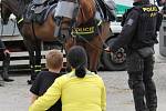 Jízdní policie se stala na Máji atrakcí.