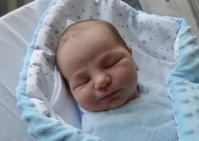 Martin Smola ze Semic. Syn Olgy Bukatar a Martina Smoly se narodil 2. 9. 2022 ve 20.02 hodin. Při narození vážil 3700 g a 51 cm. Doma se na brášku těšila Anna (5).
