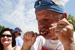 Hlavním hřebem borovanského borůvkobraní je soutěž v pojídání borůvkových knedlíků a koláčů.Miroslav Helbrant si v posledním půlminutě dokázal nacpat do úst celý knedlík. Zajistitl si tím první místo