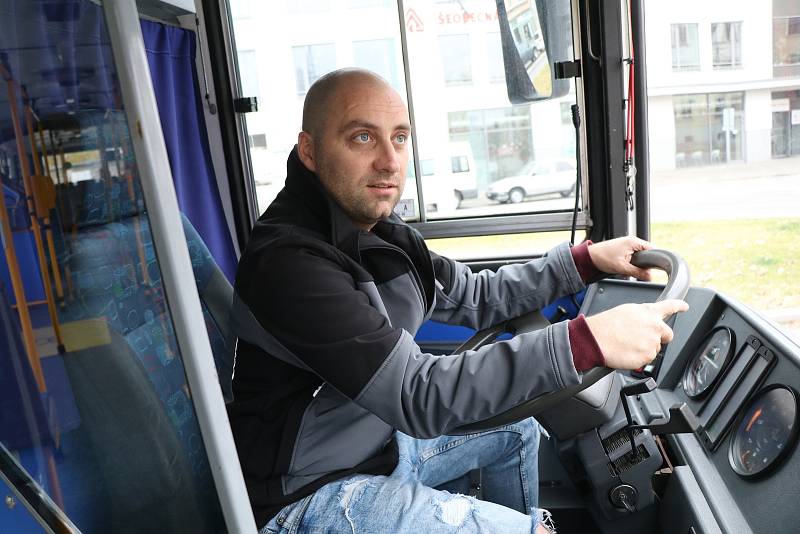 Poslední jízda autobusu Karosa číslo 18 v Českých Budějovicích. Na snímku s řidičem Matyášem Palkovičem.