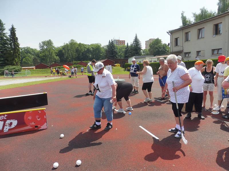 Družstva seniorů sportovala na seniorských hrách.