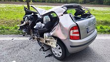 Srážka tří aut u Hluboké nad Vltavou skončila dvěma zraněními.