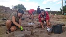 Už potřetí odjeli studenti a odborníci  z Jihočeské univerzity zkoumat do Makedonie archeologické naleziště z doby kamenné.