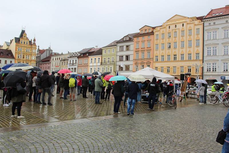 Demonstrace proti Andreji Babišovi v Českých Budějovicích 9. června 2020.