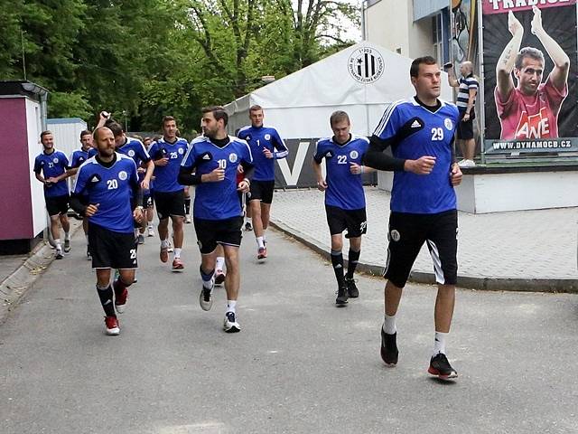 Dynamo zahájilo přípravu na nejvyšší fotbalovou soutěž, kam se po roce vrátilo. 