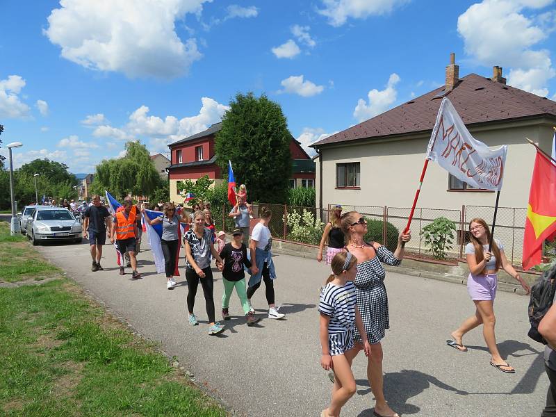 V pátek 16. července vyrazila jízda svobody z Českých Budějovic do Včelné. Potom se průvod vydal pěšky před dům Františka Mareše.