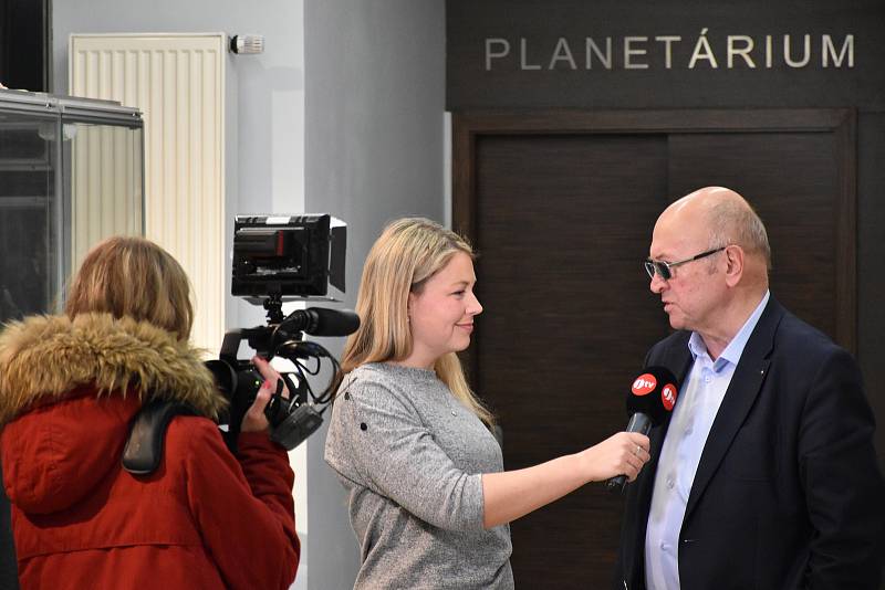 Fotografie z přednášky a besedy s Ing. Vladimírem Remkem ve Hvězdárně a planetáriu České Budějovice 20. března 2019.