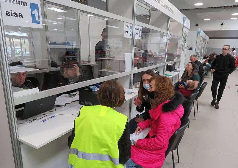 Krajské asistenční centrum pomoci Ukrajině (KACPU) na Letišti České Budějovice v pátek 18. března dopoledne.