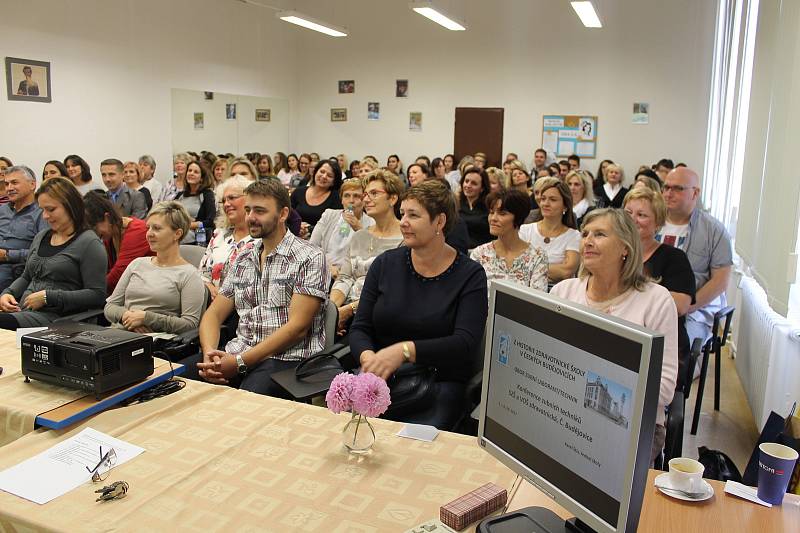 Střední zdravotnická škola a Vyšší odborná škola zdravotnická České Budějovice pořádaly první celostátní konferenci vyučujících oboru zubní technik, zubních techniků a dalších odborníků.