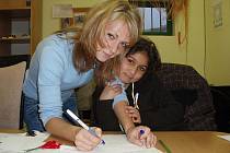 Jednou z nejvyužívanějších služeb kontaktního centra Maják je individuální doučování. Pedagogičtí pracovníci pomohou dětem s domácími úkoly i vysvětlí obtížnou látku.
